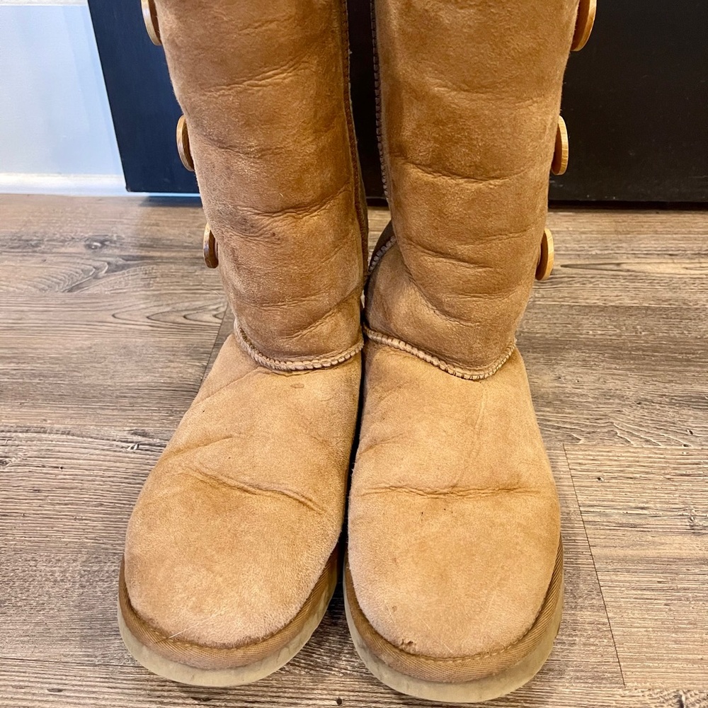 UGG Bailey boot size 9